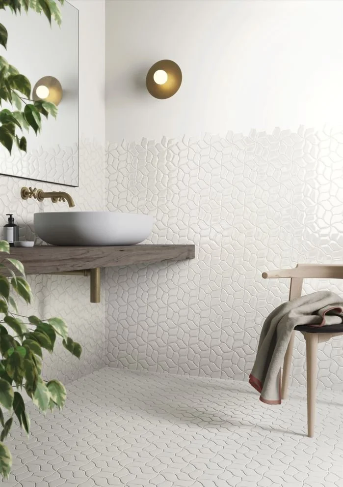 Choosing renovation products in the showroom